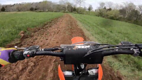 Hanging out with the girls at the turn track ! (KTM 450 SXF)