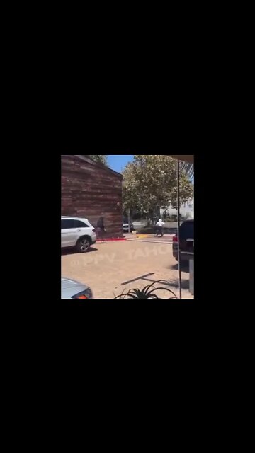 $500k worth of merchandise stolen from luxury store in #Malibu, #CA in broad daylight.