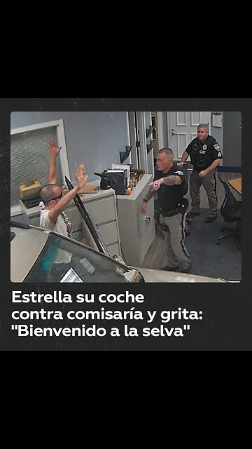 Hombre estrella su coche intencionalmente contra comisaría de Policía