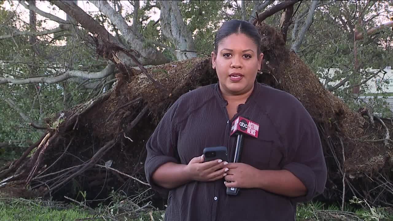 Larissa Scott reporting on Hurricane Ian aftermath around Venice and Englewood