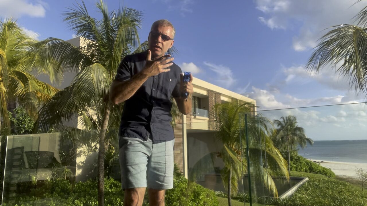 Face masks destroy the beautiful and the blushes. Moment 139