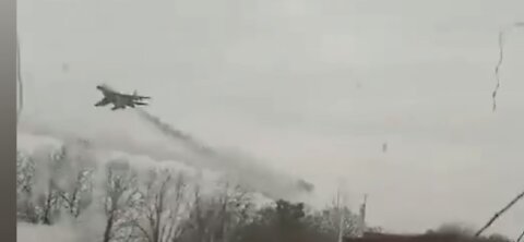Russian fighter jet shoots at home. Fortunately no one was injured. Russia attacks Ukraine