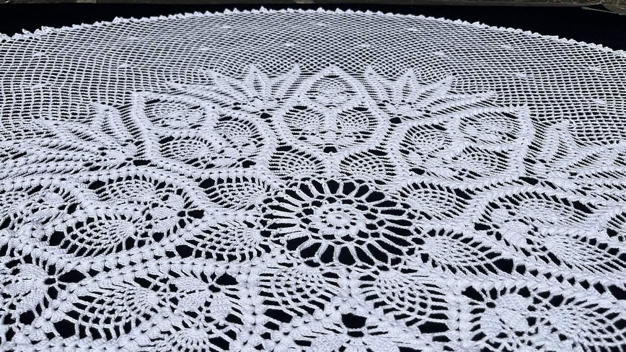 (LEFTIES)-(#C-727)-(ep.11/11)-Pineapple Crochet Tablecloth