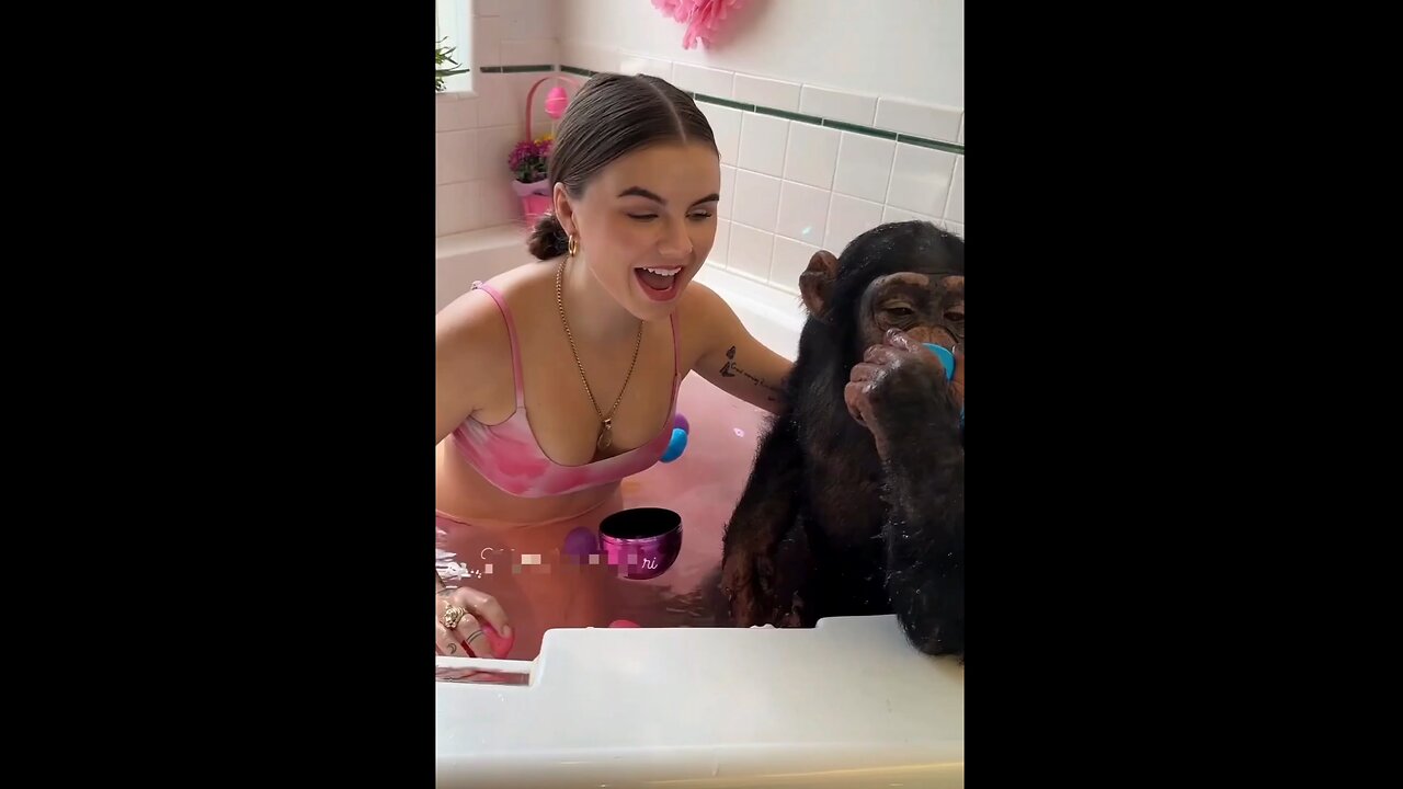 Playing with monkey while bathing 🧼