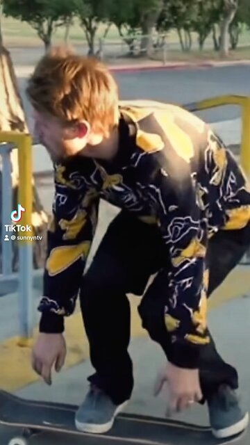 Awesome skateboard clip.