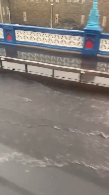 More flood in England “watch the water”