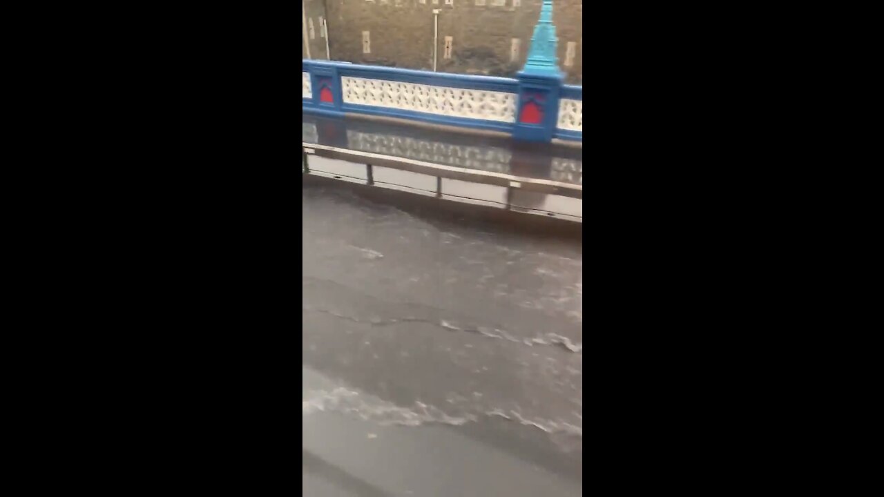 More flood in England “watch the water”