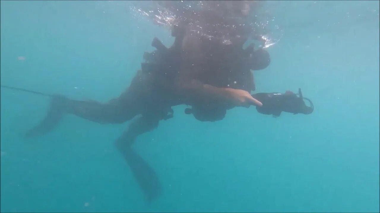 Recon Marines Conduct Dive Ops