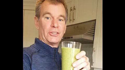 GREEN SMOOTHY SUPERFOOD BREAKFAST