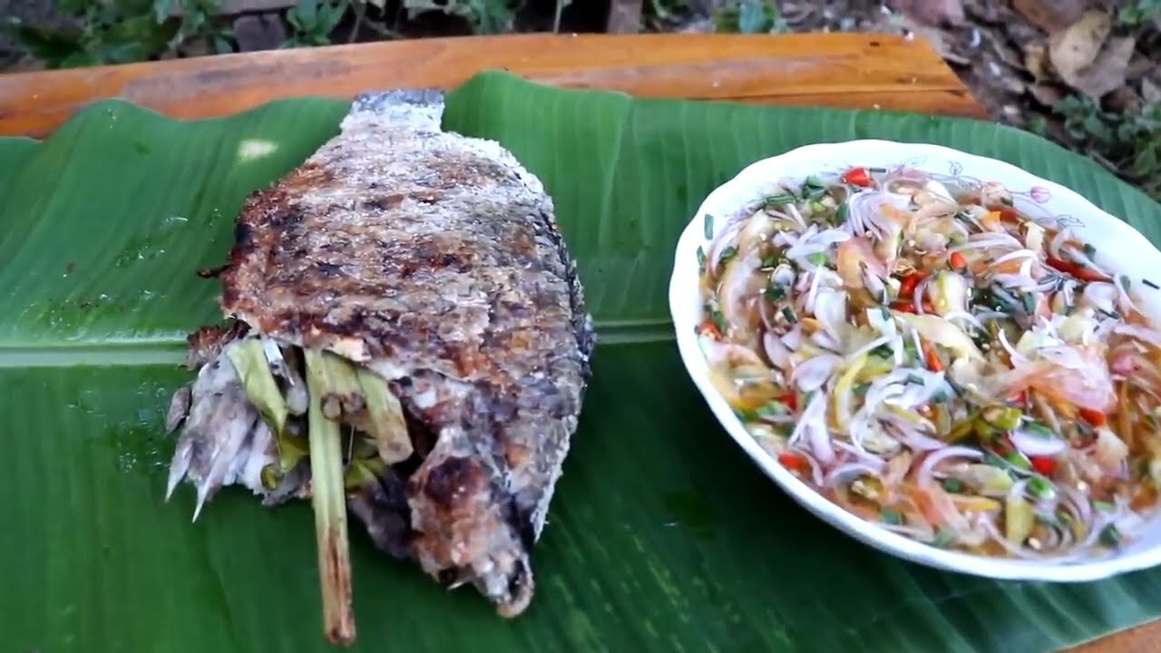 Awesome Cooking Big Fish - Grilled Fish Recipe Prepared Beautiful Girl Cooking Village Food Factory