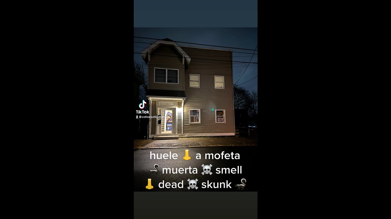 huele 👃 a mofeta 🦨 muerta ☠️ smell 👃 dead ☠️ skunk 🦨 I am on mask 😷 No even Walk out door 🚪 My Apt.