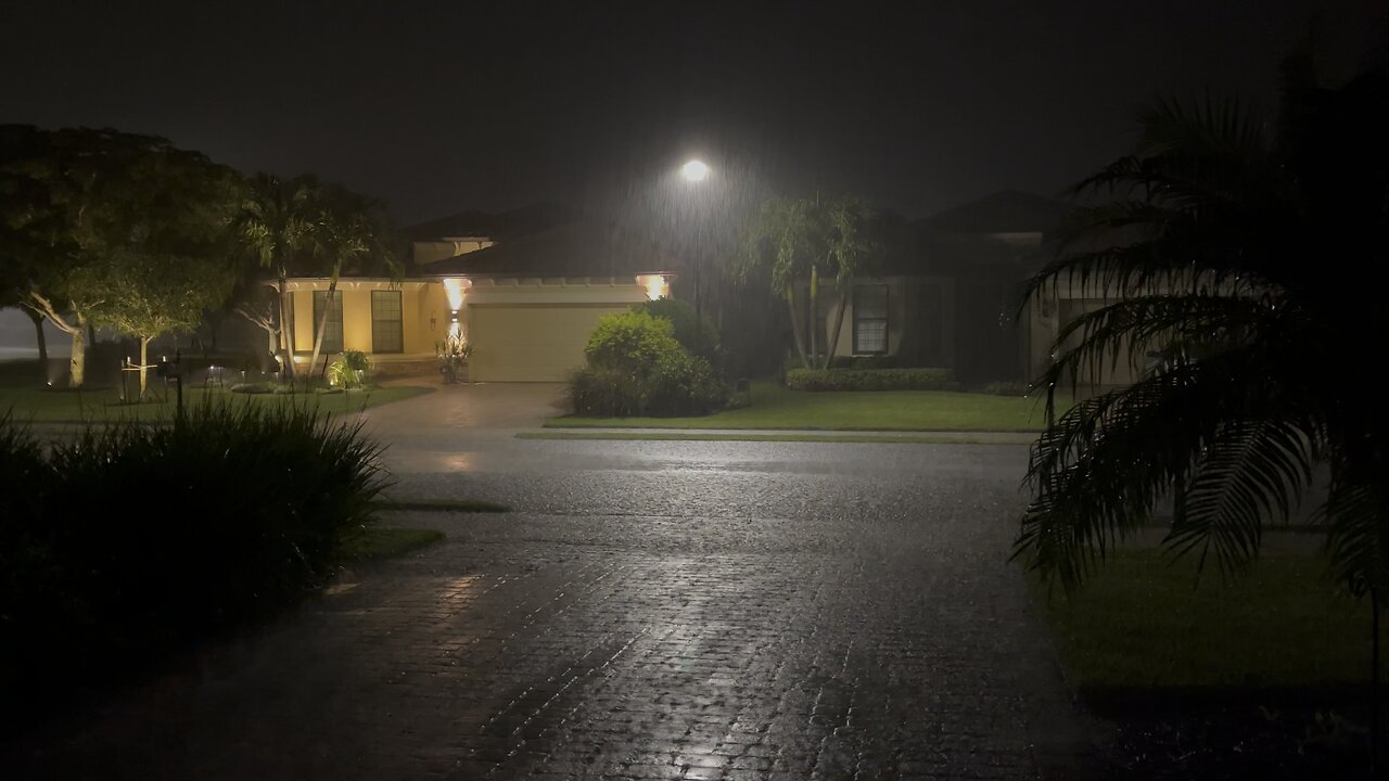 Hurricane Nicole Arrives In Southwest Florida (Widescreen) #HurricaneNicole￼