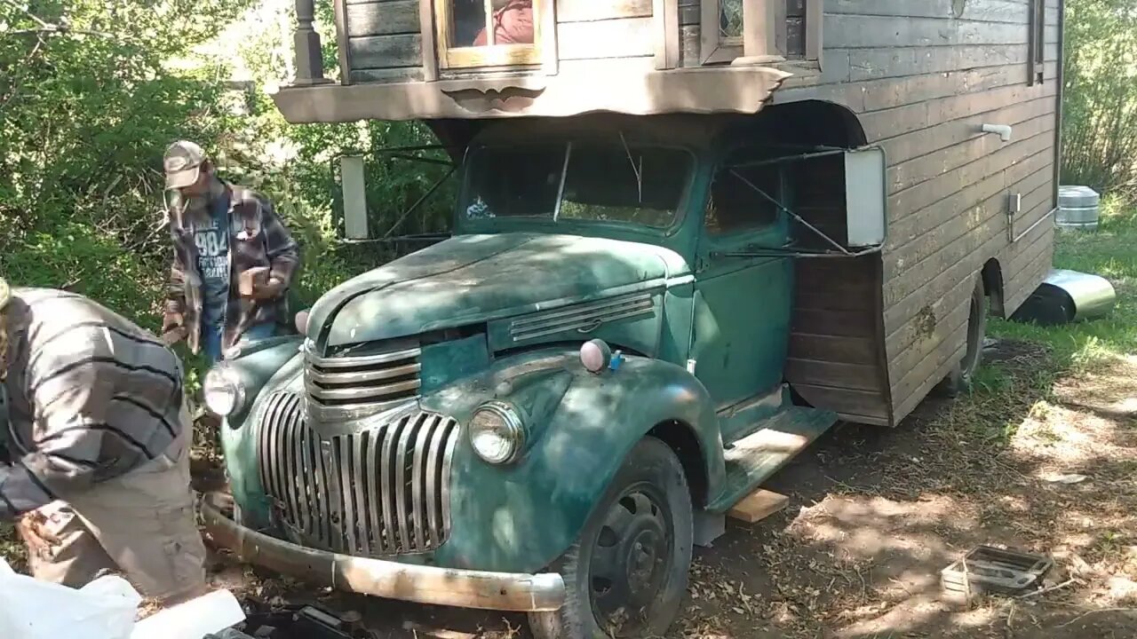 Gypsy Wagon Time Lapse 1 Jacking up truck