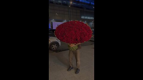 Largest Bouquet of roses in the world #lover