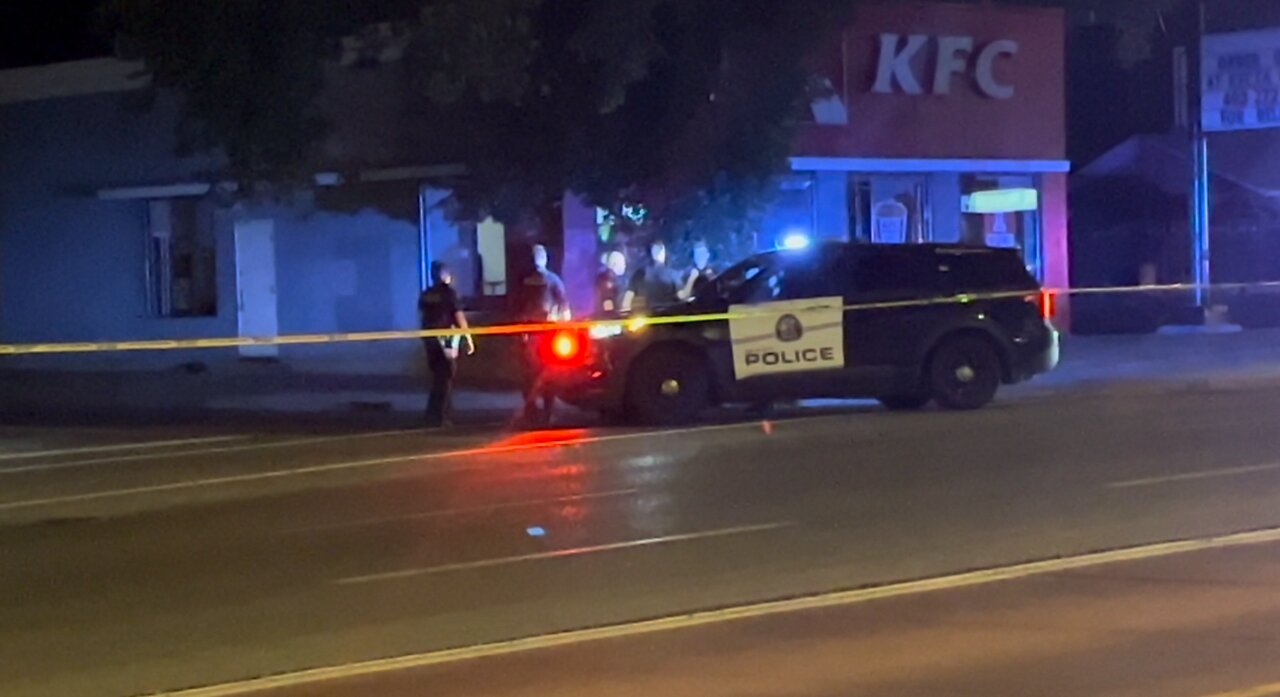 🔵🔴Calgary police Search for clues in the dark