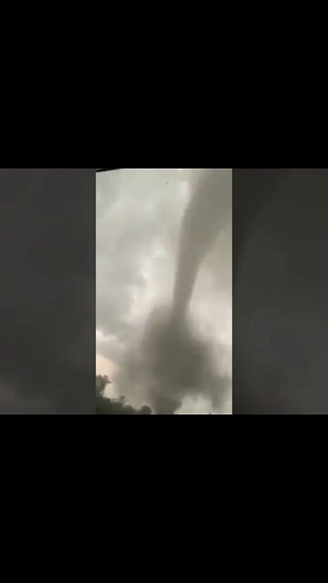 Tornado in Brno, Czech Republic 🇨🇿