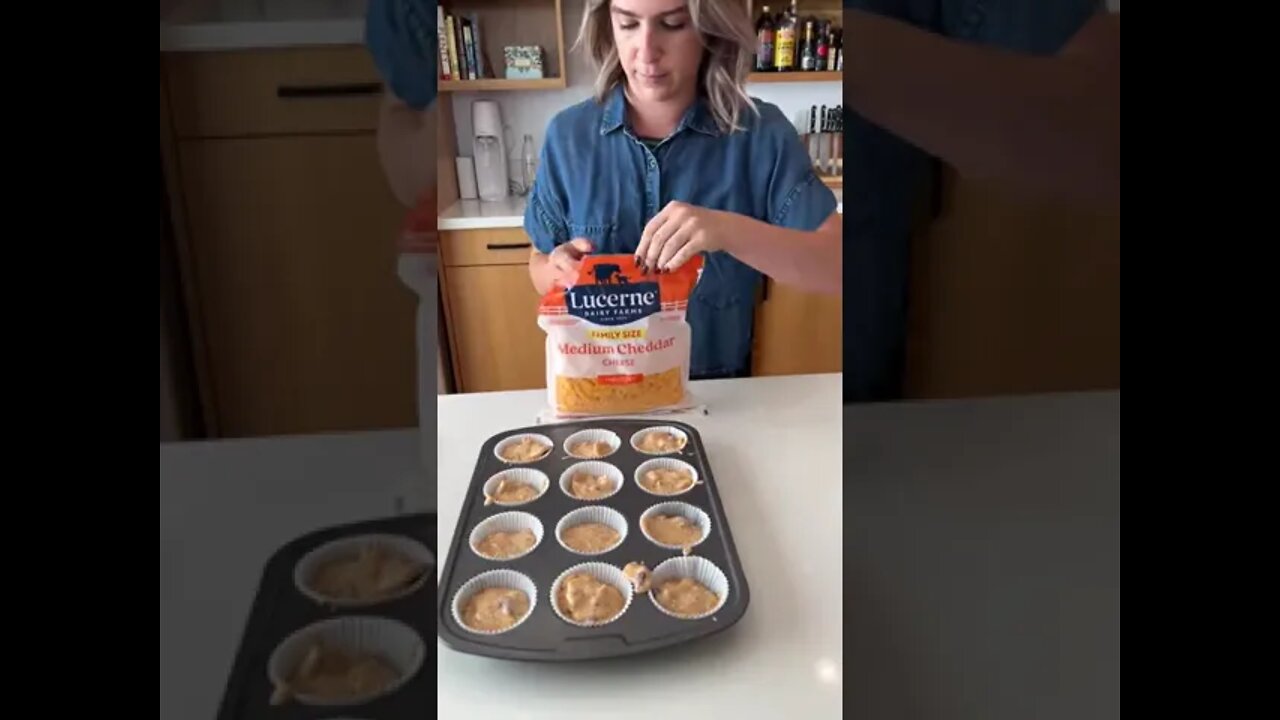 woman makes fritto pie cup cakes