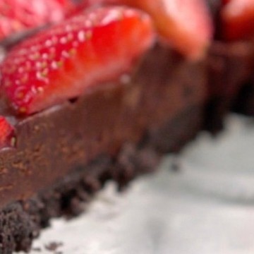 No-Bake Strawberry Chocolate Tart - Try it out!