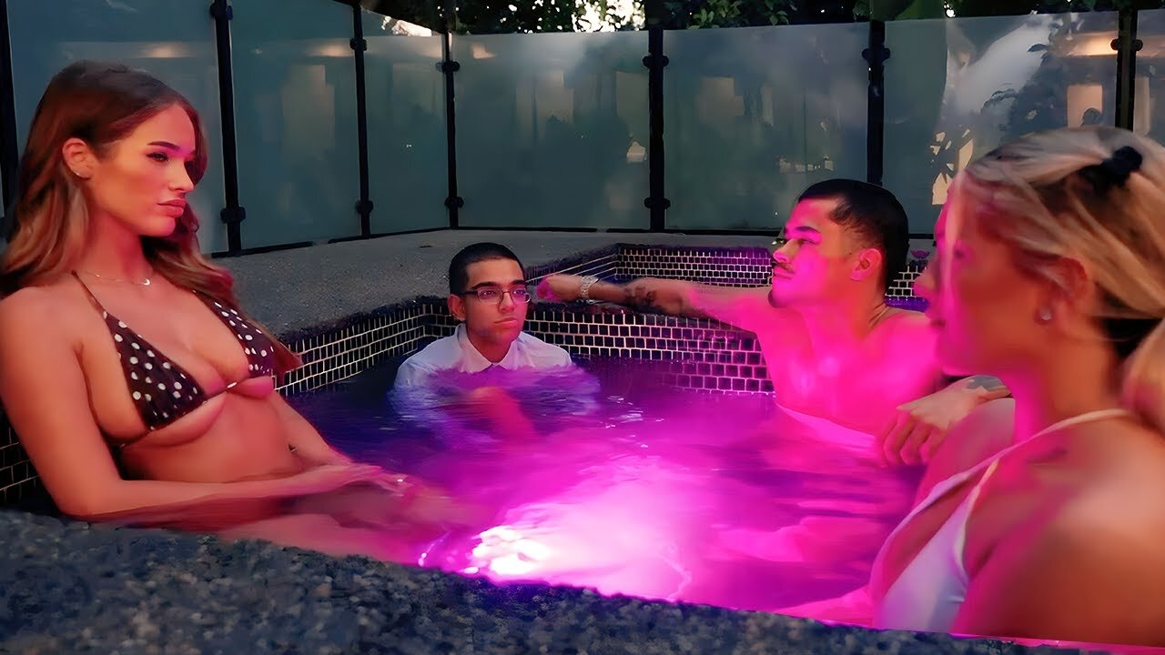 N3on, SkyBri, Breckie Hill & Sneako Do a Hot Tub Stream!