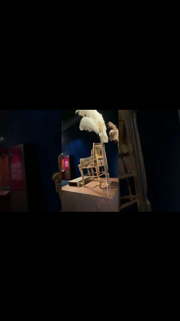 발밭침대가 있는 투탕카멘의 왕좌