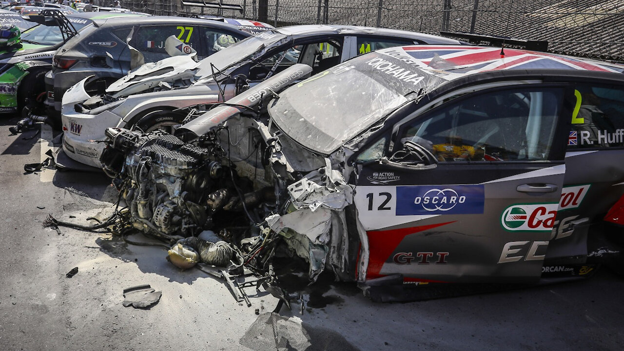 WTCR Race - Big crash in the streets of Vila Real Portugal