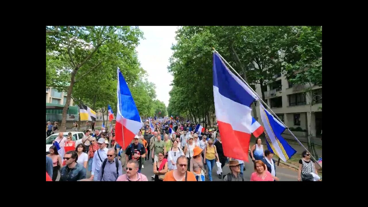 MANIFESTATION NATIONALE POUR LA PAIX ET LA LIBERTÉ Place du 18 Juin 1940 à Paris - Vidéo 3