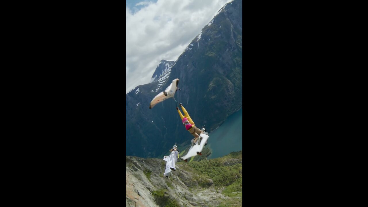 Para jump from a mountain