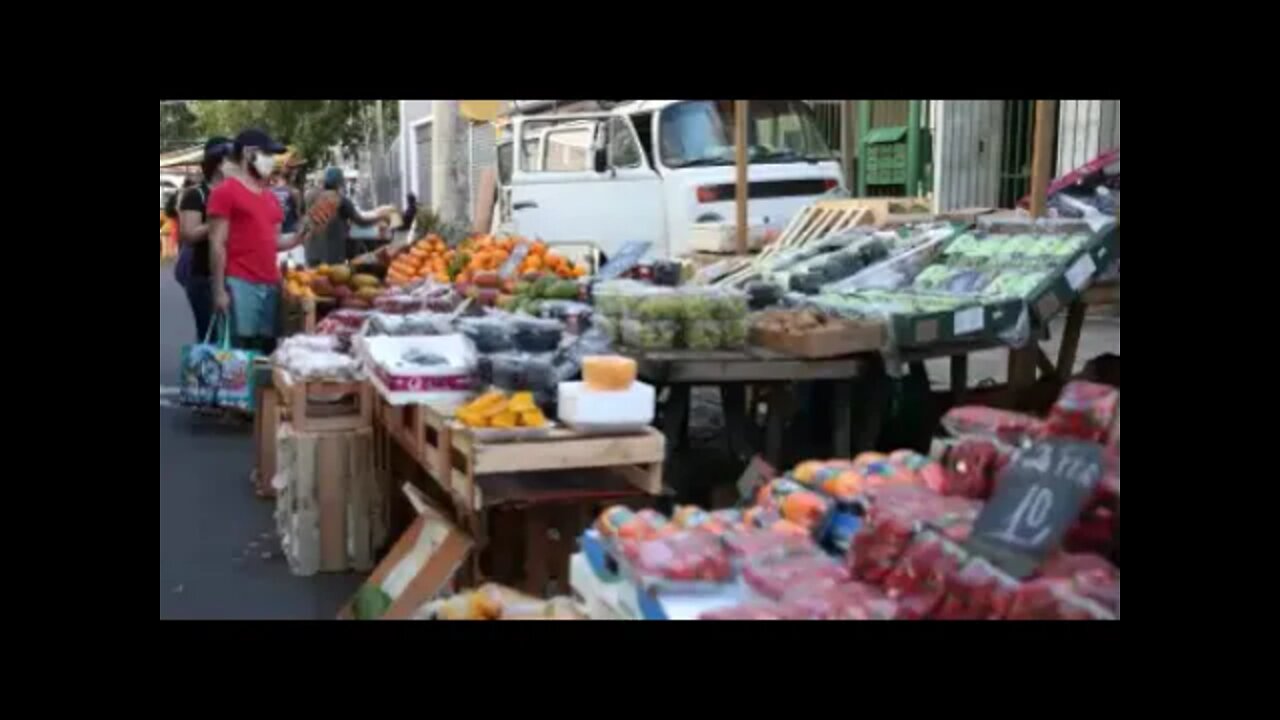 ECONOMIA - Intenção de consumo das famílias no Brasil cresce 11% em um ano, aponta CNC