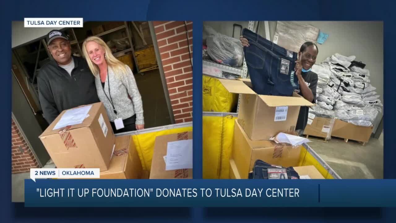 Tyler Lockett donates jeans, backpacks to Tulsa Day Center