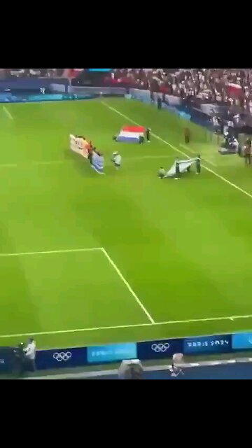 Pro-Palestinian nut cases chanting "Heil Hitler" to Israeli Olympic soccer team using a Nazi salute