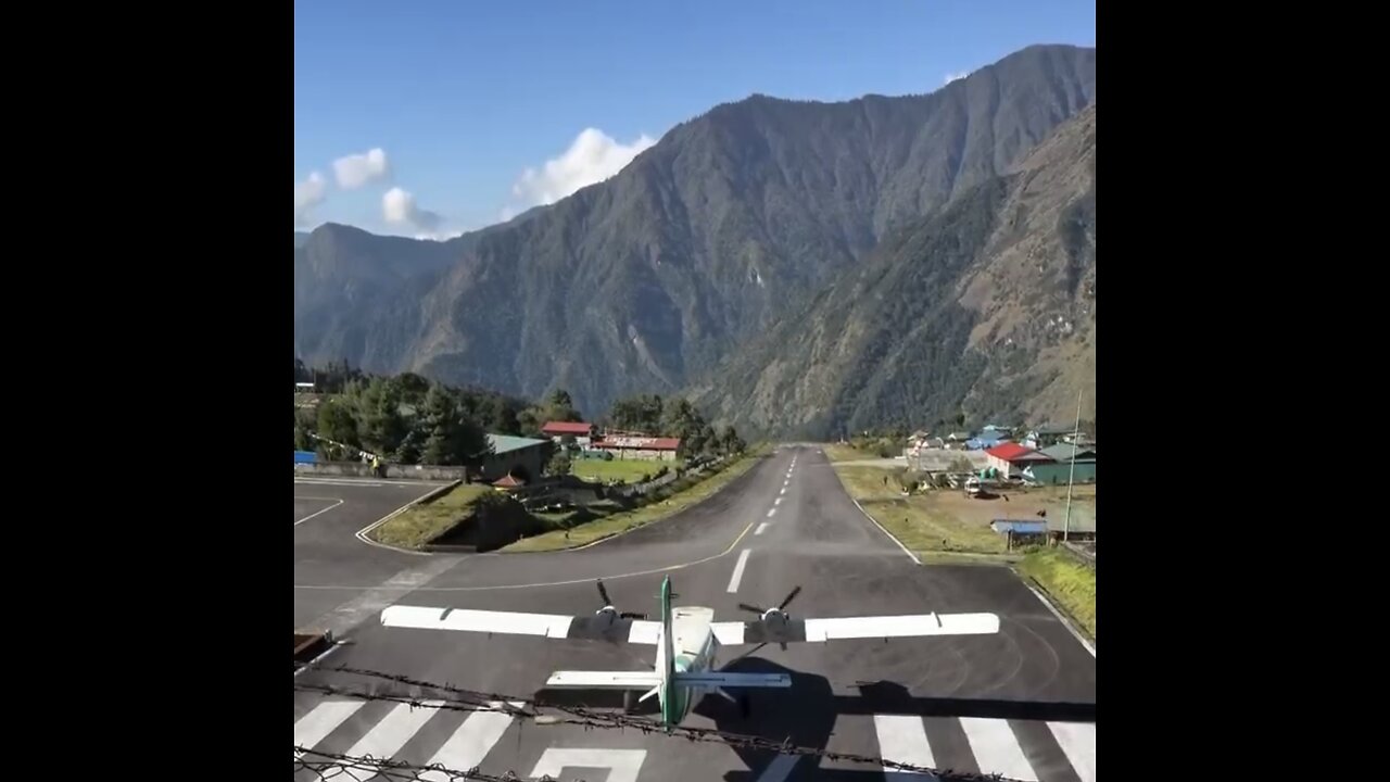 THE WORLD’S MOST SMALLEST AIRPORT⛰️🛣️🛩️🛄🛃🚻💫