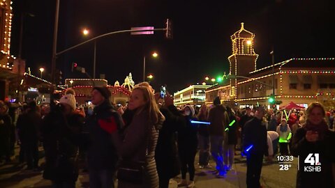 Evergy Plaza Lighting Ceremony kicks off the holidays in Kansas City