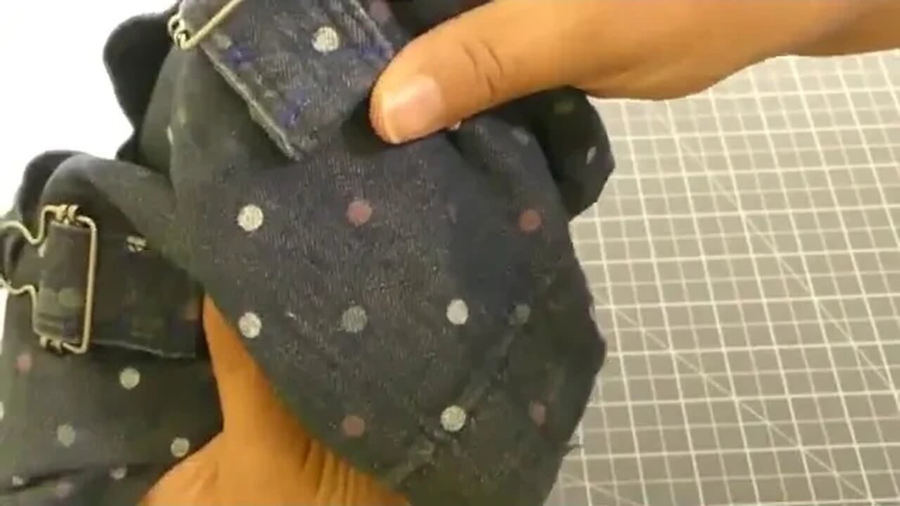 How to sew a backpack - an easy way to recycle old jeans into the mini-backpack