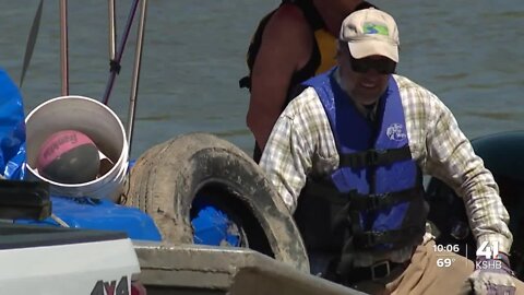 Volunteers help clean up Missouri River, hope to preserve history