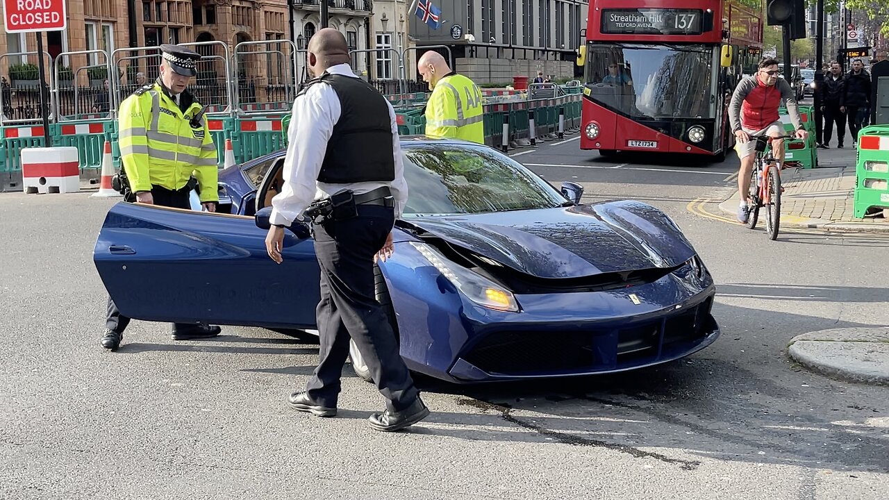 SUPERCARS IN LONDON-FERRARI 488 GTB CRASH,BUGATTI CHIRON,1931 ROLLS ROYCE PHANTOM 2