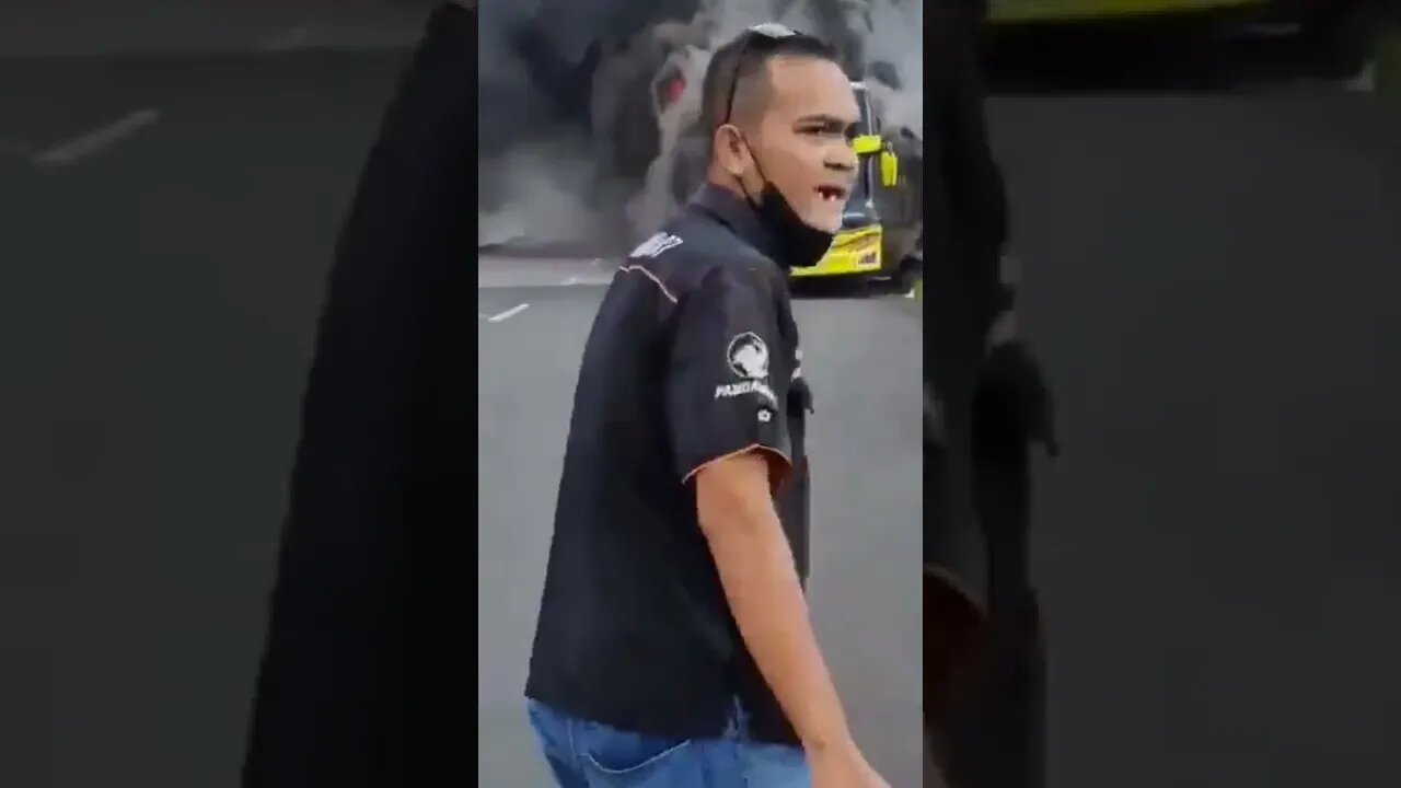 bus pariwisata terbakar