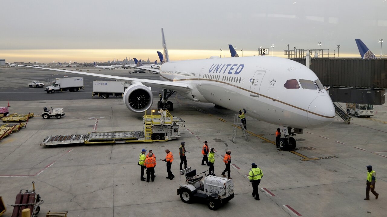 FAA Orders New Landing Procedures Near 5G Service