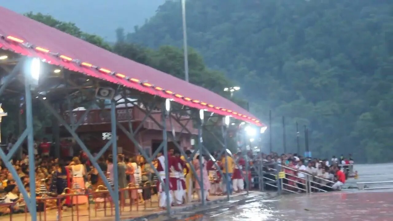 Ganga aarti Rishikesh#ganga #gangaaarti #gangotri #rishikesh #gangamata #haridwar #aarti #gangamaiya