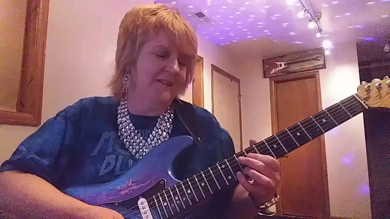 Funk guitar backing track jam in Cm- Cari Dell female lead guitarist