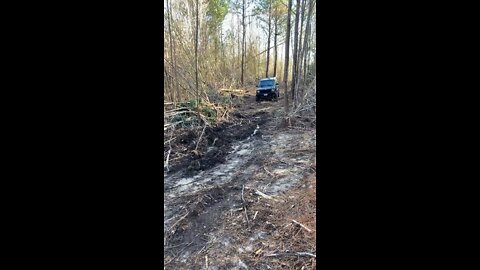 XJ on 33s w/lockers gets stuck