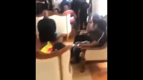 🇱🇰⚡Protesters Inside President's House In Colombo, Srilanka!