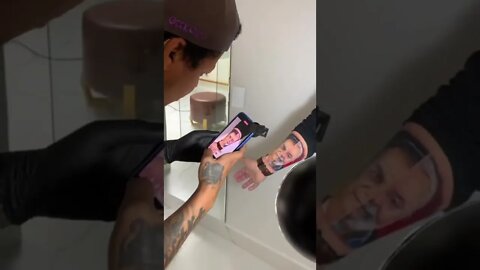 Homem Faz Tatuagem Com Rosto De Lula e Bolsonaro Junto Lado a Lado E Viraliza na Internet #shorts