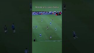 JOGADORES DO GRÊMIO PEDINDO PARA OS JOGADORES DO FLAMENGO TIRAREM O PÉ.