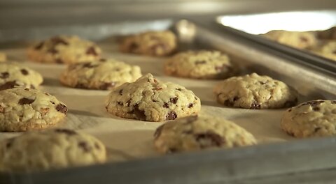 Professional Baker Teaches You How To Make CHOCOLATE CHIP COOKIES!