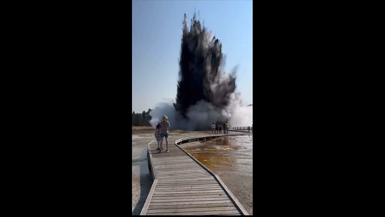 Massive Explosion at Yellowstone Park 🇺🇸