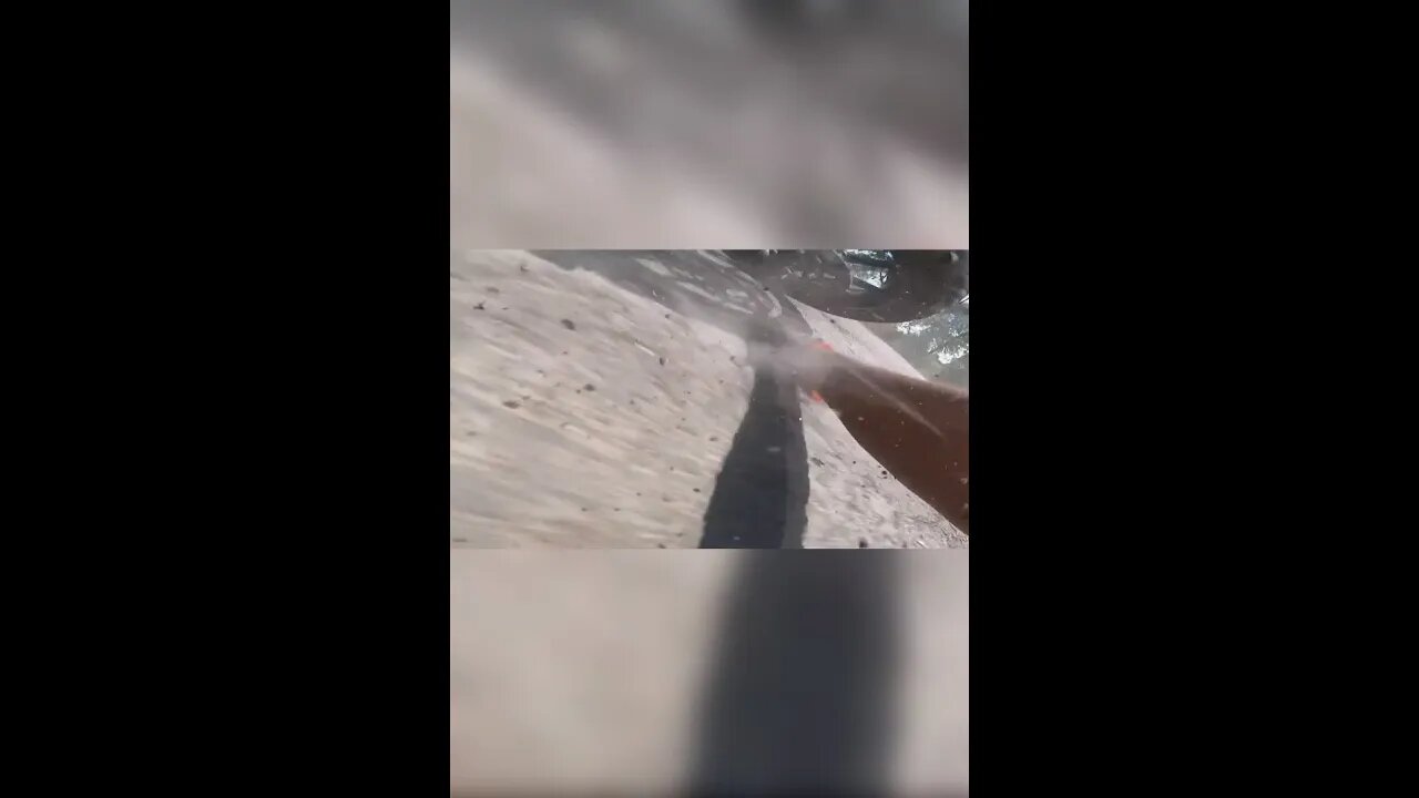 this is why you keep both hands on hadlebars...😱😱