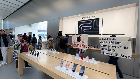 Protesters Shut Down Apple Store in Chicago at Pro-Palestinian Demonstration