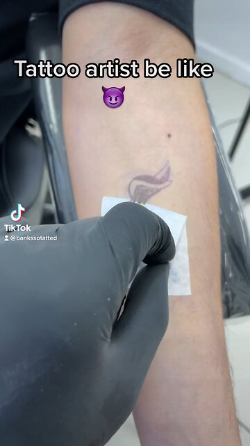 Tattoo artist be like 🫣