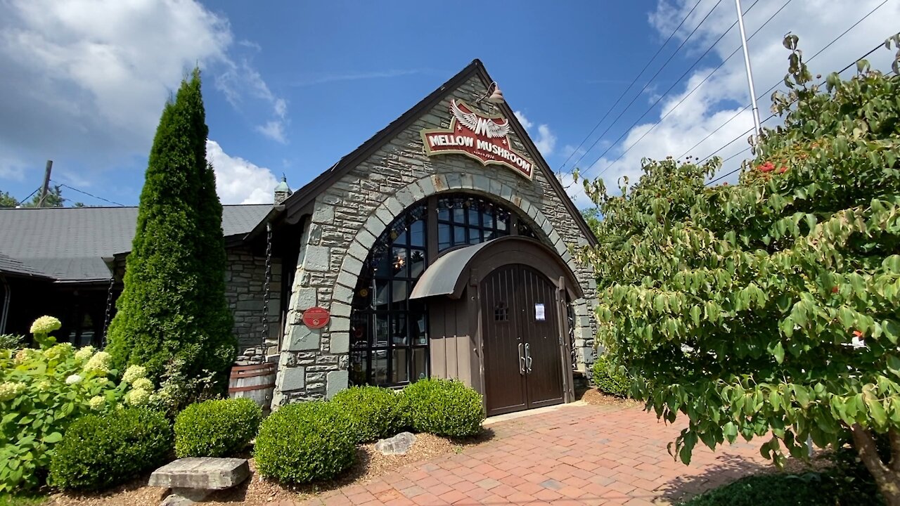 Walk and talk tour of the Blowing Rock, NC, town center - Small Towns & Cities Series