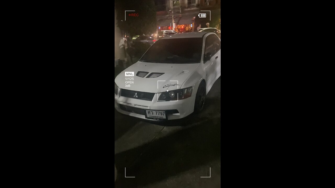 มิตซูบิชิ อีโว สีขาว